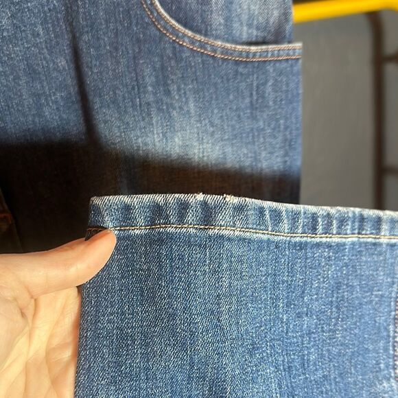 St. John Classic Blue Denim Jeans - Picture 11 of 13